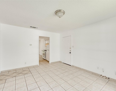 9502 North Creek Dr - Photo Thumbnail 18