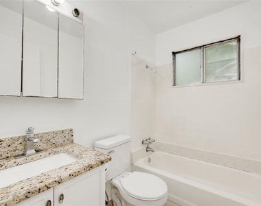 9502 North Creek Dr - Photo Thumbnail 15