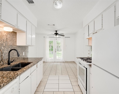 9502 North Creek Dr - Photo Thumbnail 6