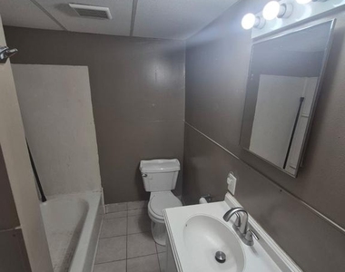 50 W Monroe Street - Photo Thumbnail 1