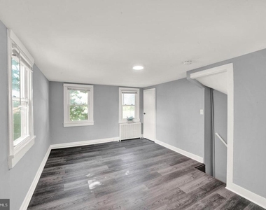 110 Crosswicks Street - Photo Thumbnail 12