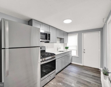 110 Crosswicks Street - Photo Thumbnail 8