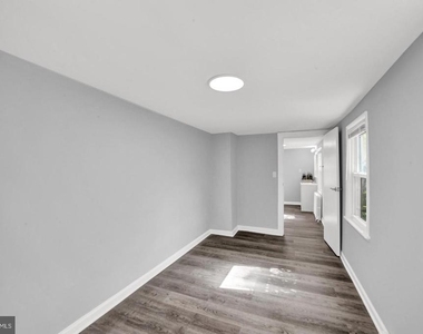 110 Crosswicks Street - Photo Thumbnail 14