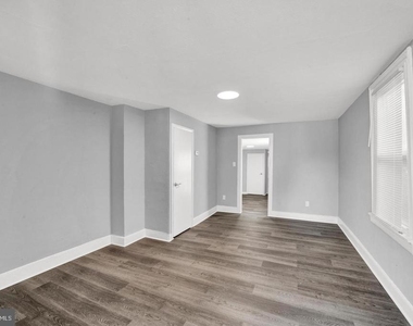 110 Crosswicks Street - Photo Thumbnail 4