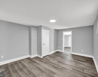 110 Crosswicks Street - Photo Thumbnail 5
