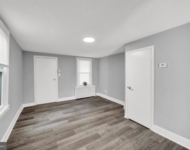 110 Crosswicks Street - Photo Thumbnail 6