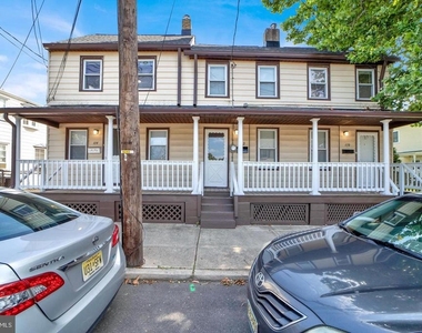 110 Crosswicks Street - Photo Thumbnail 1
