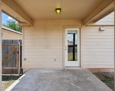 458 Nottingham Loop - Photo Thumbnail 32