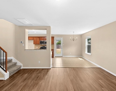 458 Nottingham Loop - Photo Thumbnail 11