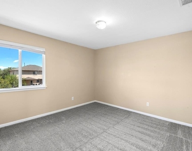 458 Nottingham Loop - Photo Thumbnail 28