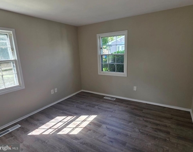 18 Roberts Place - Photo Thumbnail 7