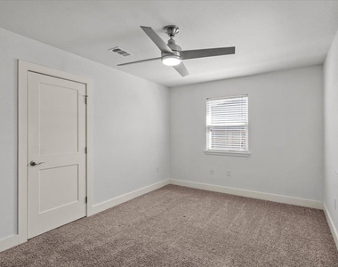 815 Orland Blvd - Photo Thumbnail 26