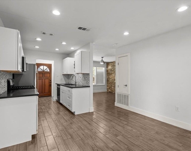 815 Orland Blvd - Photo Thumbnail 11