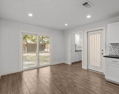 815 Orland Blvd - Photo Thumbnail 9