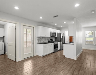 815 Orland Blvd - Photo Thumbnail 13