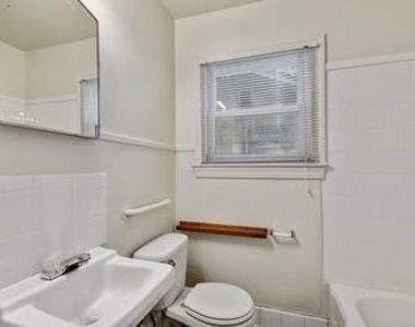 3416 Robinson Ave - Photo Thumbnail 3