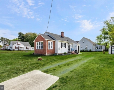 1400 Linden Drive - Photo Thumbnail 3