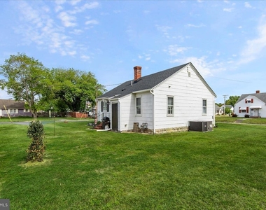 1400 Linden Drive - Photo Thumbnail 6