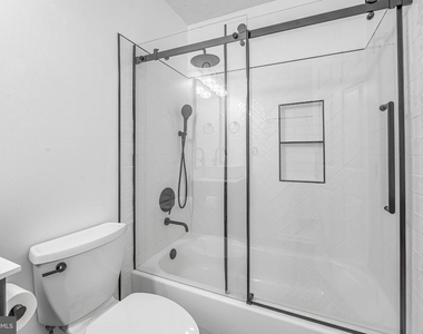 11304 Southlakes Drive - Photo Thumbnail 18