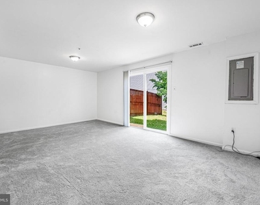 11304 Southlakes Drive - Photo Thumbnail 26