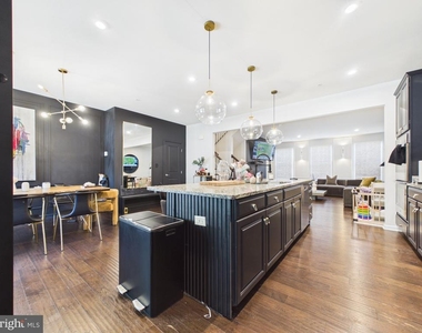 10004 Dorsey Lane - Photo Thumbnail 8