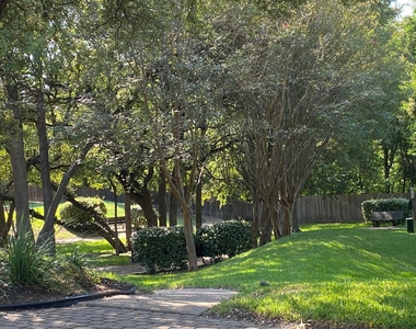 1015 E Yager Ln - Photo Thumbnail 17