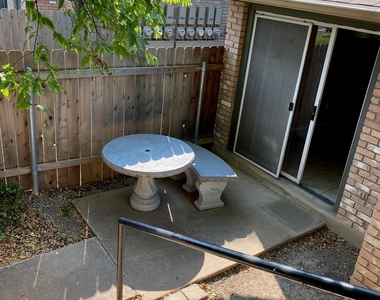1015 E Yager Ln - Photo Thumbnail 13