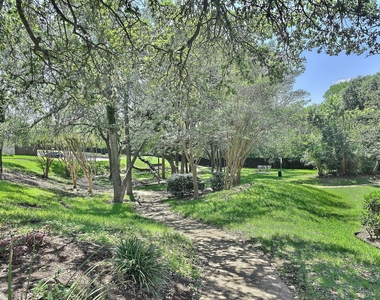 1015 E Yager Ln - Photo Thumbnail 16