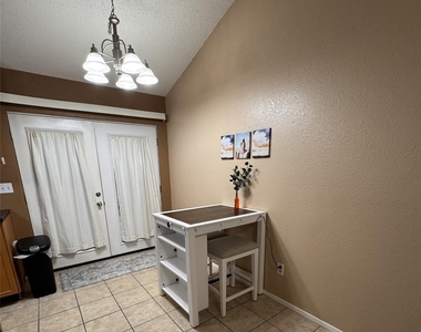 1015 E Yager Ln - Photo Thumbnail 5