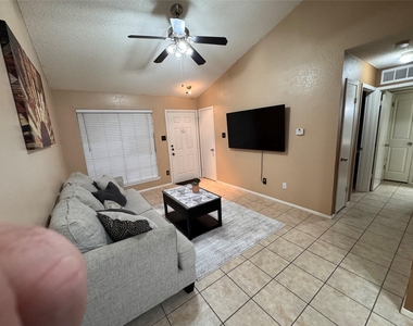 1015 E Yager Ln - Photo Thumbnail 3