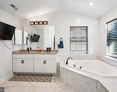 4506 Hatties Progress Drive - Photo Thumbnail 9