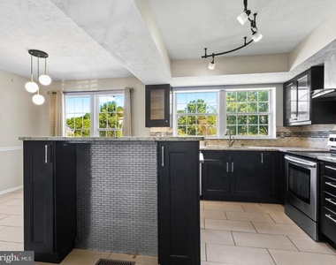 12204 Stanfield Court - Photo Thumbnail 10
