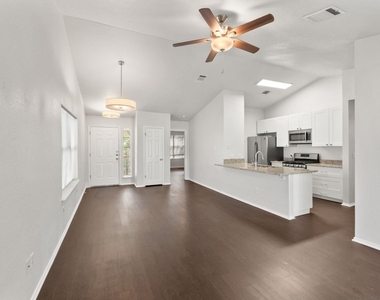 160 Prairie Springs Loop - Photo Thumbnail 7