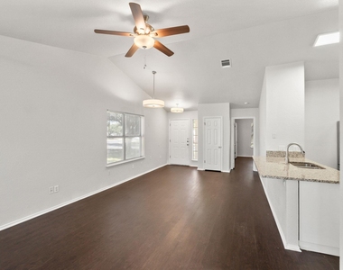 160 Prairie Springs Loop - Photo Thumbnail 8