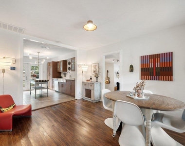 403 W 55th St - Photo Thumbnail 11