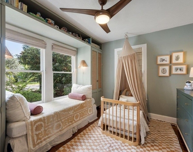 403 W 55th St - Photo Thumbnail 2