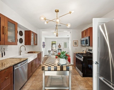 403 W 55th St - Photo Thumbnail 8