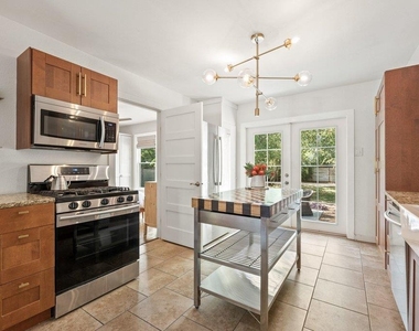 403 W 55th St - Photo Thumbnail 9
