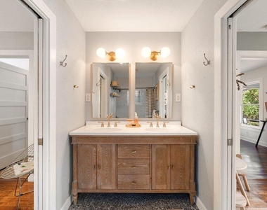 403 W 55th St - Photo Thumbnail 6