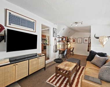 403 W 55th St - Photo Thumbnail 1