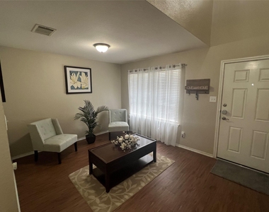 207 Remington Run - Photo Thumbnail 2