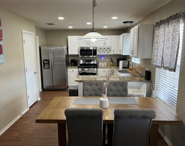 207 Remington Run - Photo Thumbnail 4