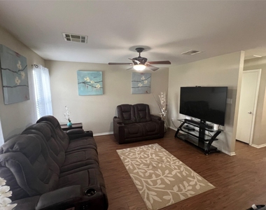 207 Remington Run - Photo Thumbnail 3