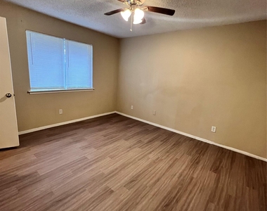 418 Linden St - Photo Thumbnail 3