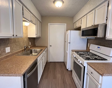 418 Linden St - Photo Thumbnail 9