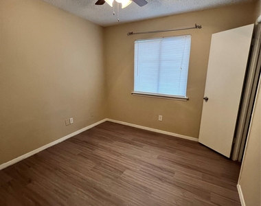 418 Linden St - Photo Thumbnail 6