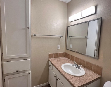 418 Linden St - Photo Thumbnail 15