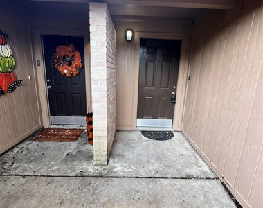 418 Linden St - Photo Thumbnail 2