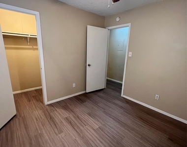 418 Linden St - Photo Thumbnail 7