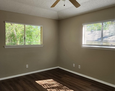 2806 Lovell Dr - Photo Thumbnail 6